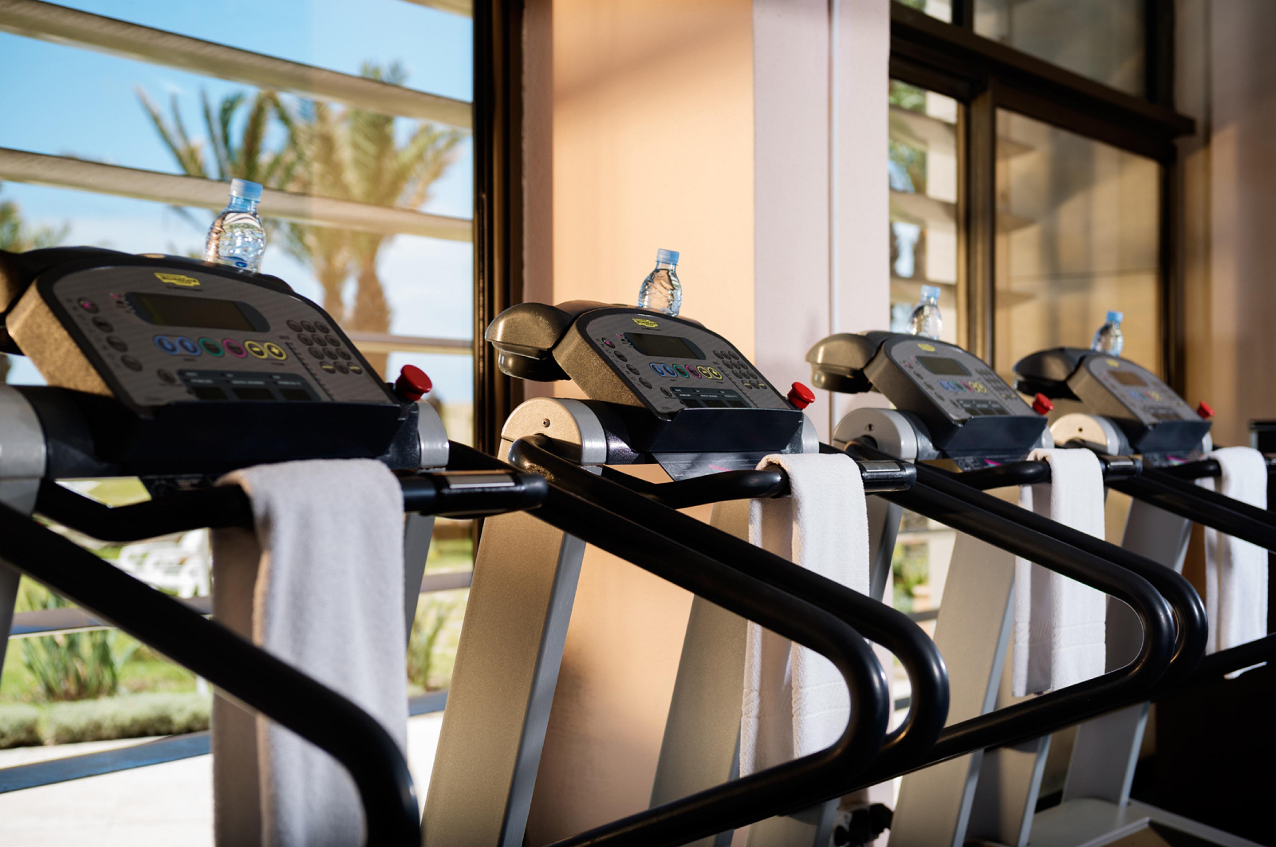 Mövenpick Hotel&Casino Malabata Tanger Esterno foto Treadmills at a gym