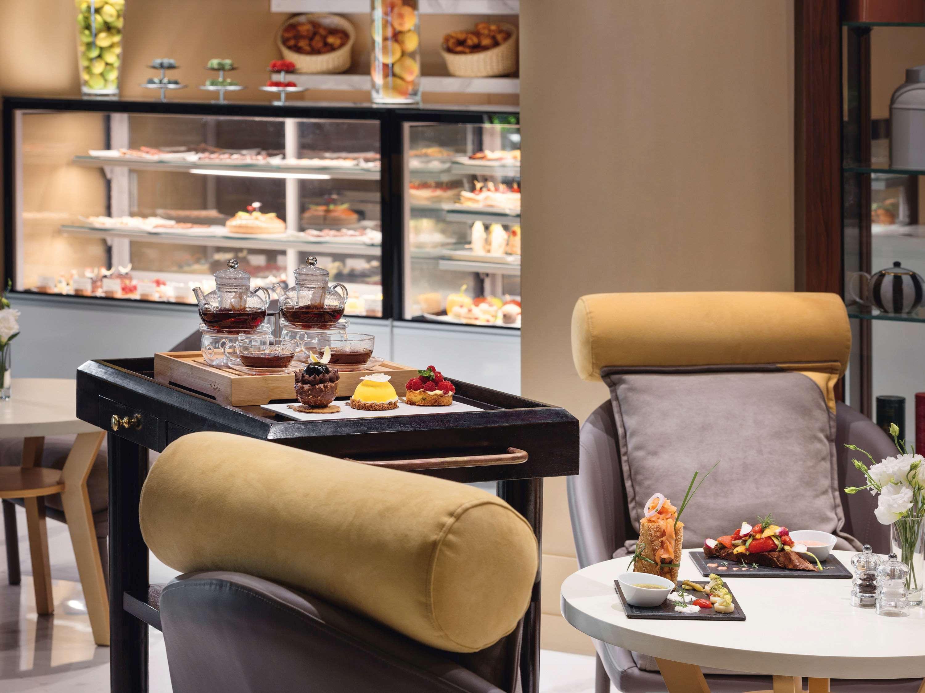 Mövenpick Hotel&Casino Malabata Tanger Esterno foto The Lounge at the airport