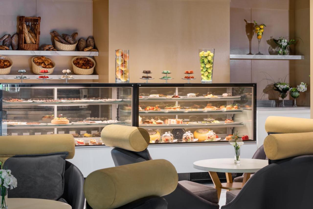 Mövenpick Hotel&Casino Malabata Tanger Esterno foto A pastry display case
