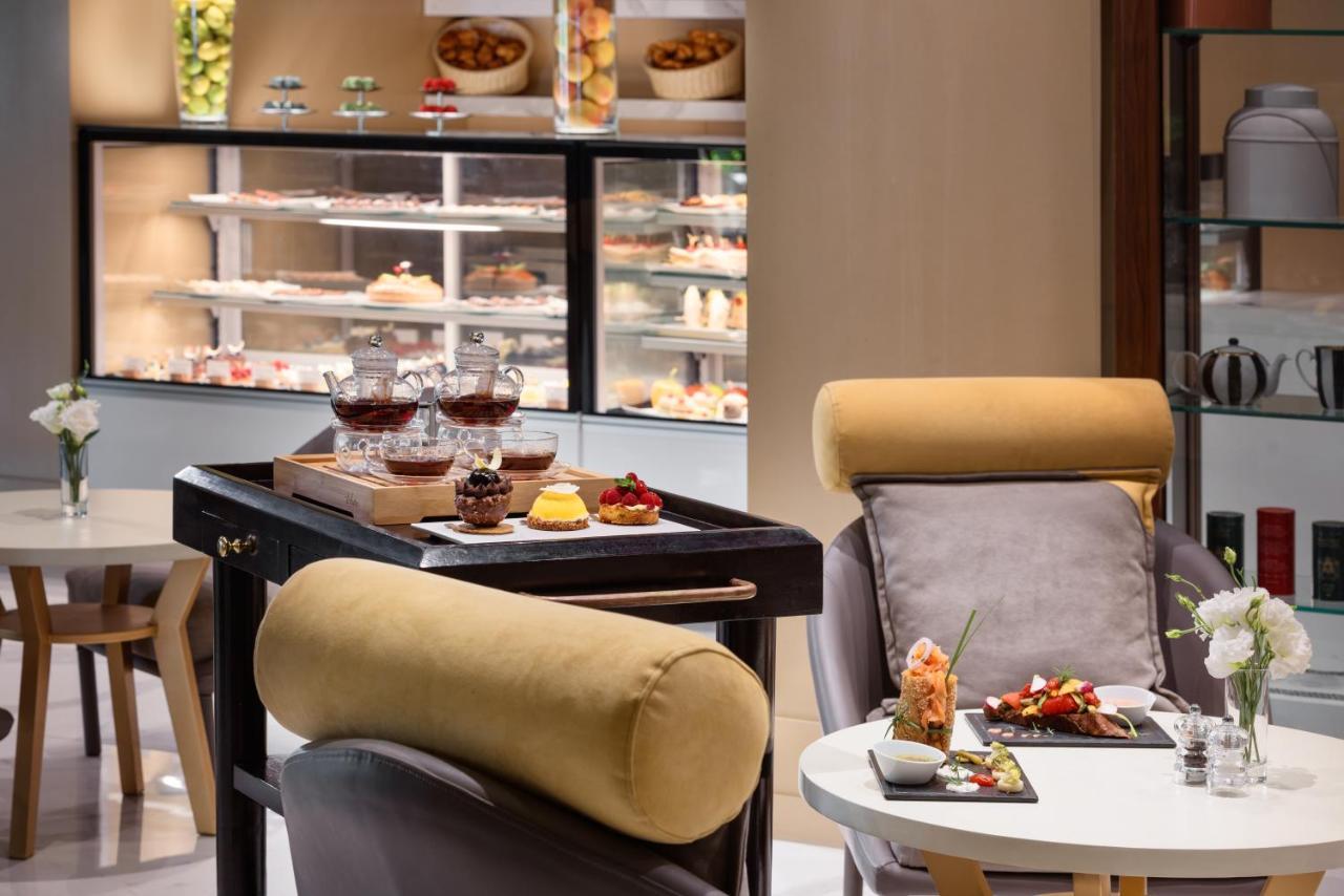 Mövenpick Hotel&Casino Malabata Tanger Esterno foto The Lounge at the airport